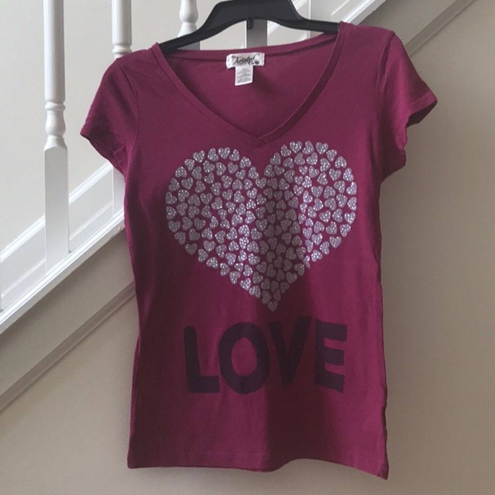 Women’s/Juniors Twisted Courtesy V- Neck Tee Shirt
